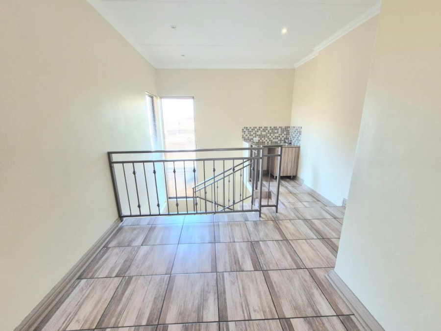 4 Bedroom Property for Sale in Heuwelsig Free State